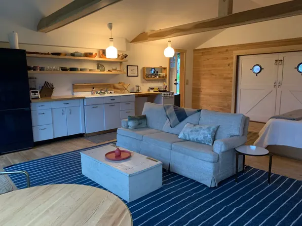 84 Crescent St #A, Rockland, ME 04841