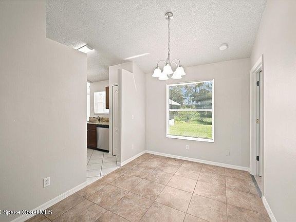 4th image of 323 San Remo Rd SW