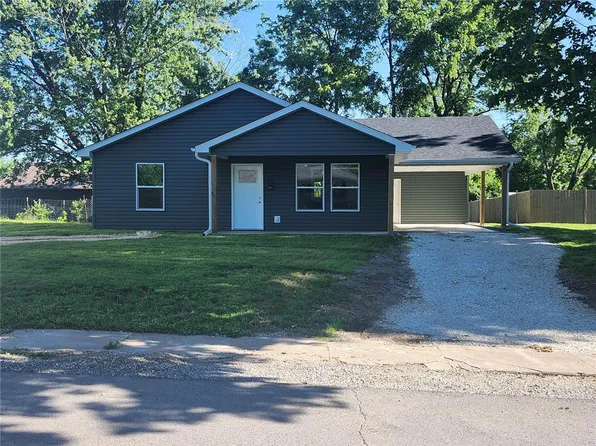 9 E Locust St, Bowling Green, MO 63334