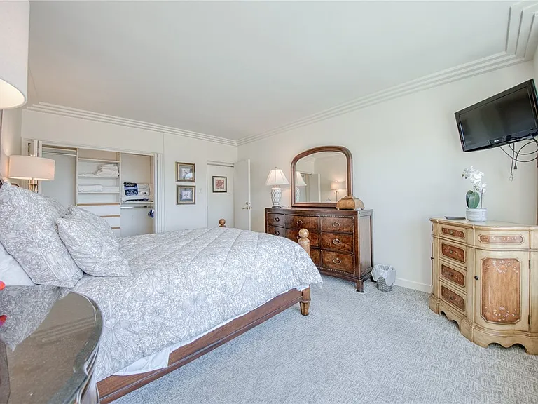 320 Fort Duquesne Blvd #26N — Photo 29