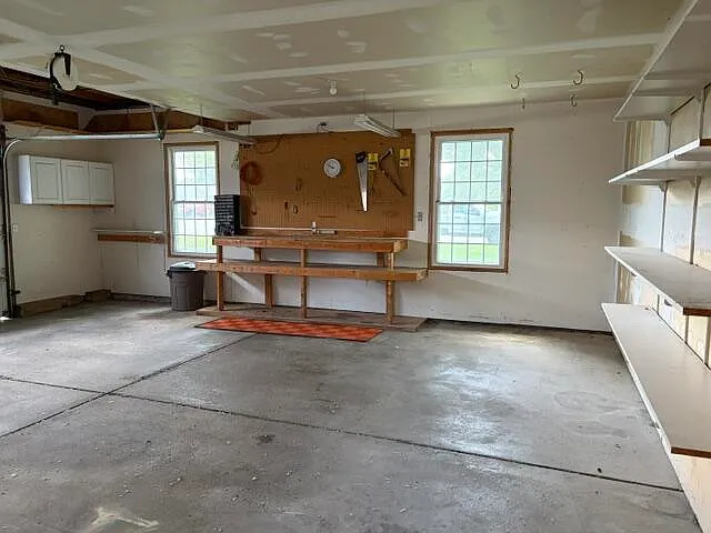 328 N Pointe Dr — Photo 27