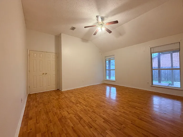 1023 Bonanza Dr — Photo 26