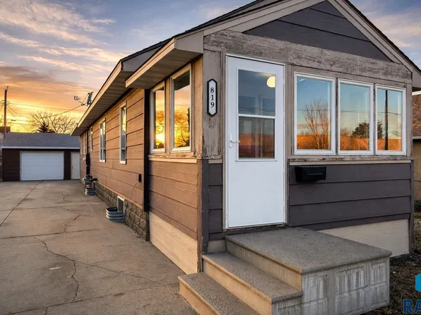 819 N Cliff Ave, Sioux Falls, SD 57103