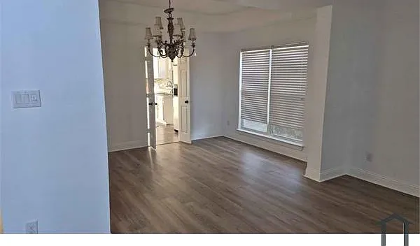 4555 Queenswood Dr — Photo 12