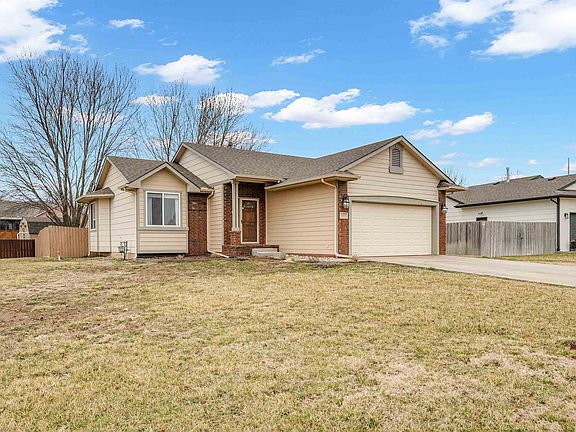 2nd image of 1101 N Raintree Dr