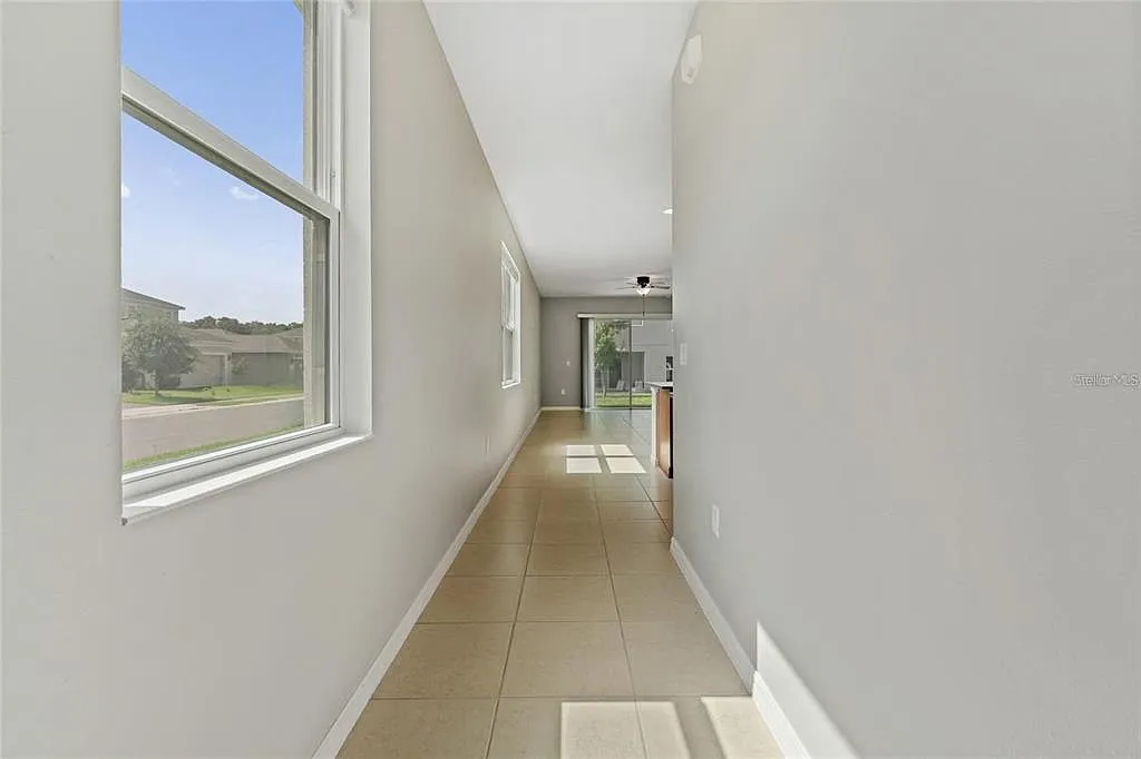 4 bed, 2.0 bath, 1495 sqft, $2,395 — Photo 4