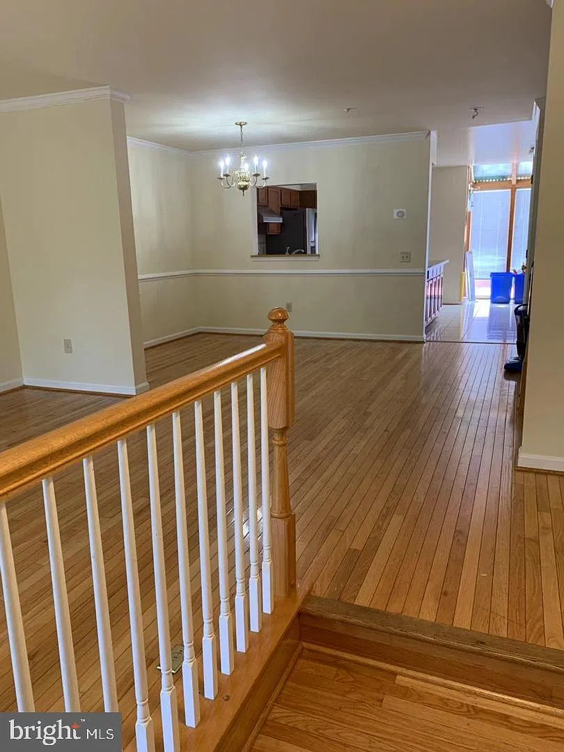 4 bed, 3.5 bath, 2296 sqft, $2,950 — Photo 2