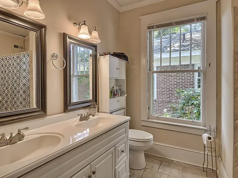 1008 Laurens St — Photo 1