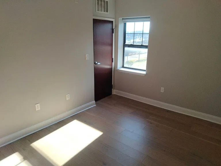 52 Imlay St — Photo 2