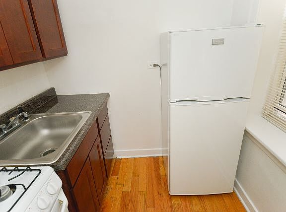 4th image of 711 W Belmont Ave APT 106
