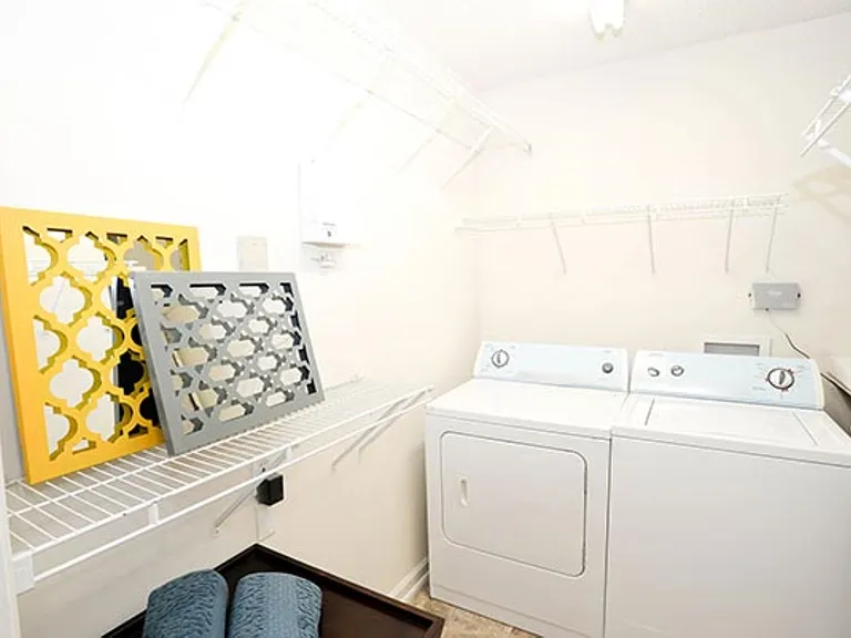 Cedar Trace Apartment Homes — Photo 20