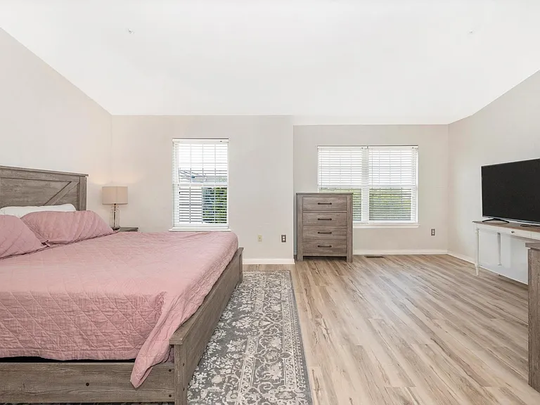 5211 Duke Ct — Photo 13