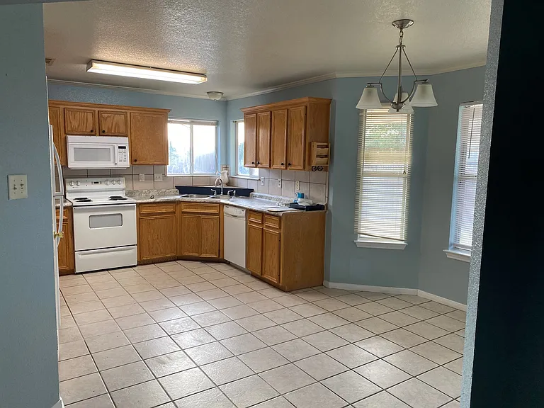 5004 Morning Star Ln — Photo 5