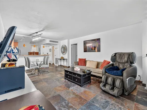 3301 N Country Club Dr APT 110, Aventura, FL 33180