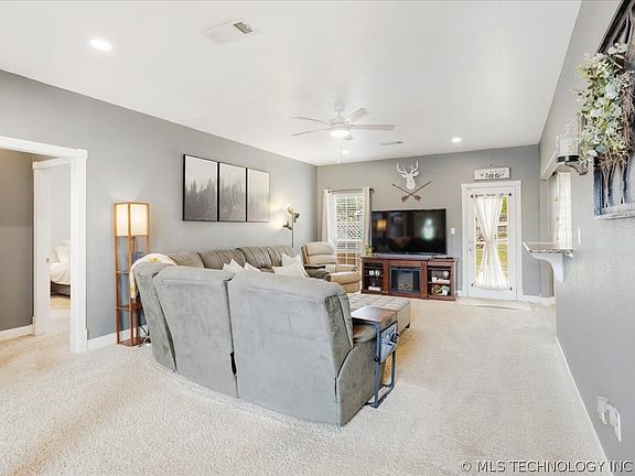 5th image of 85 Brooke Ln