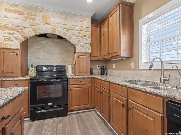 406 COUNTY ROAD 574, Castroville, TX 78009