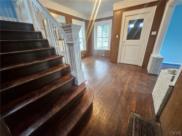 1330 Midland Ave — Photo 6