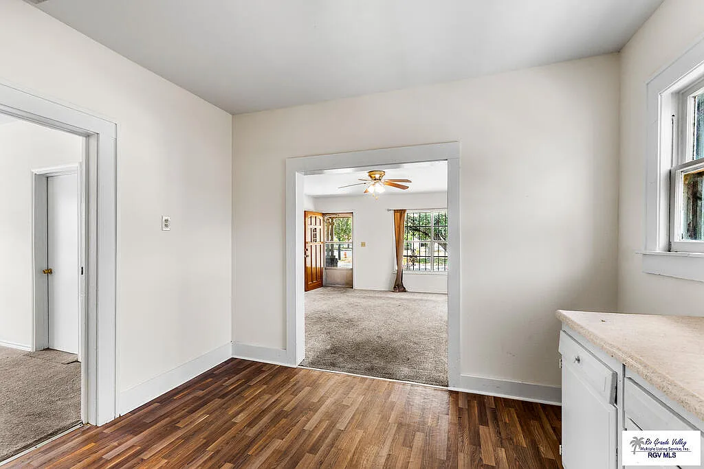 3 bed, 1.0 bath, 1064 sqft, $1,000 — Photo 3