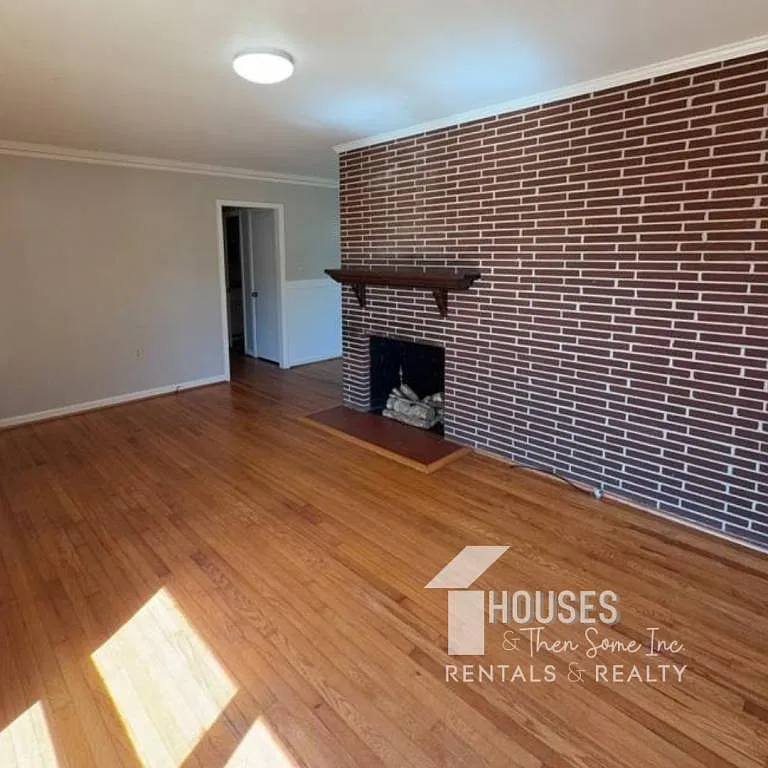 809 Wilson St — Photo 3