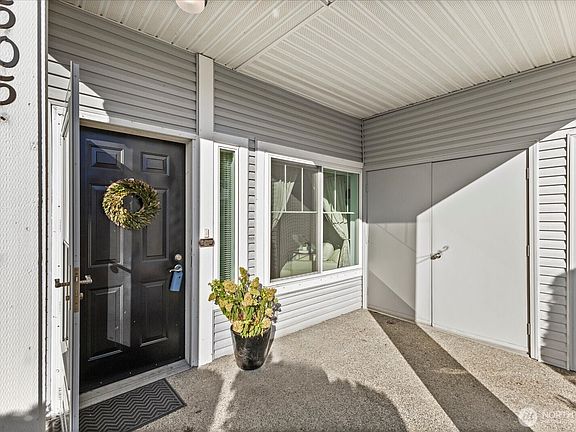 2nd image of 4714 Fairwood Boulevard NE #505
