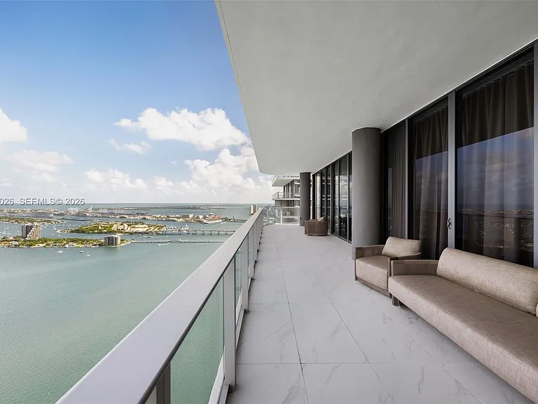 700 NE 24th St #Penthouse 5904 — Photo 26