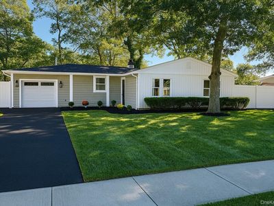 15 Spurwoods Lane, Farmingville, NY, 11738