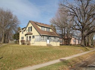 516 Riverside Dr, Fort Atkinson, WI 53538