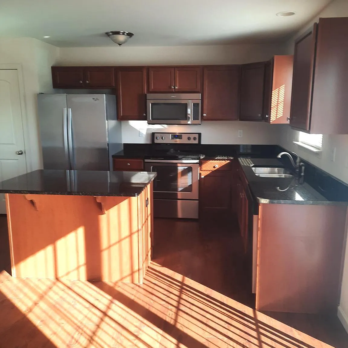 3 bed, 2.5 bath, 2040 sqft, $2,010 — Photo 4