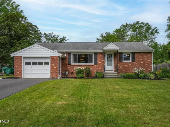 8 E Glenwood Drive, Latham, NY 12110