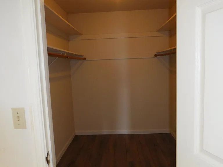 4131 Judah St — Photo 3