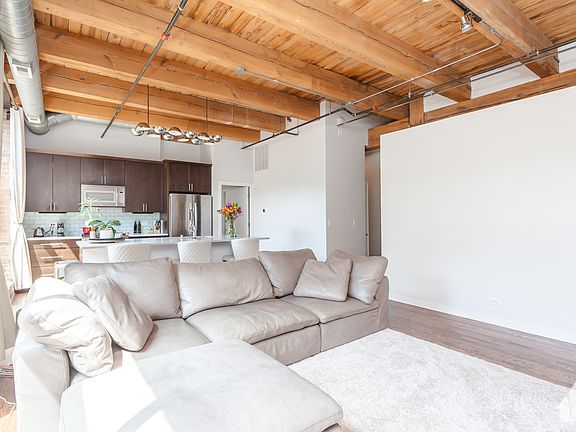 4th image of 1750 N Wolcott Ave APT 108