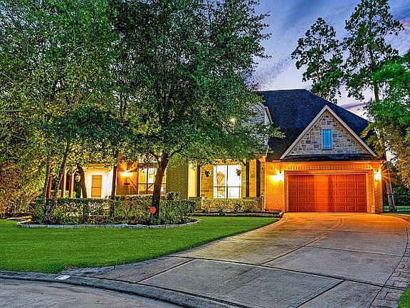 Stupendous mature trees line the fantastic facade of this gorgeous home!