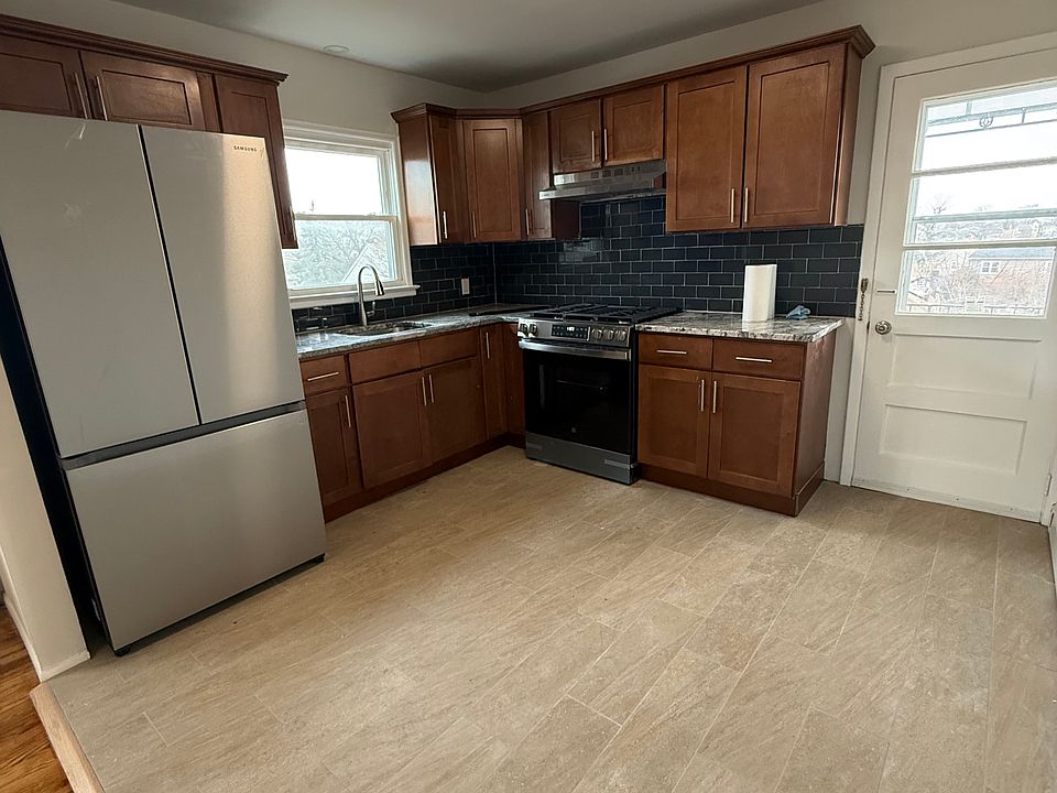 1st image of 28 Nelson St #1