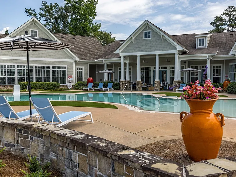 Lakeside Village Apartments