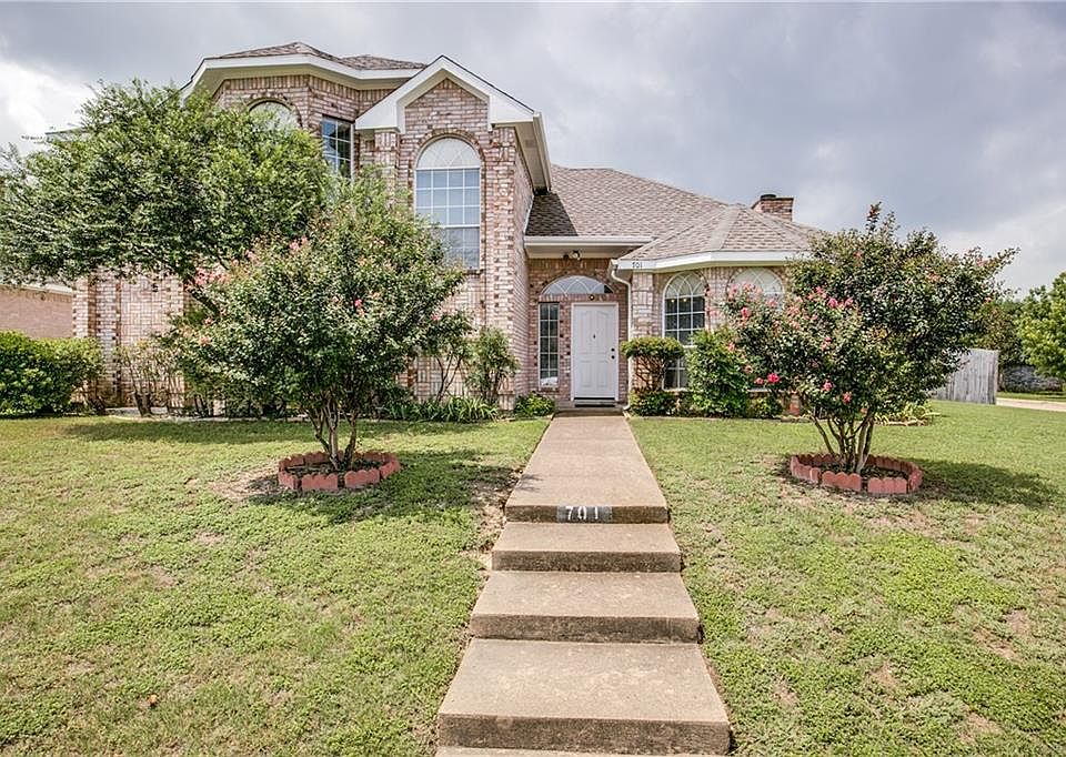 1st image of 701 Stain Glass Dr