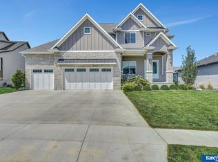 8810 Rocky Top Rd, Lincoln, NE 68526