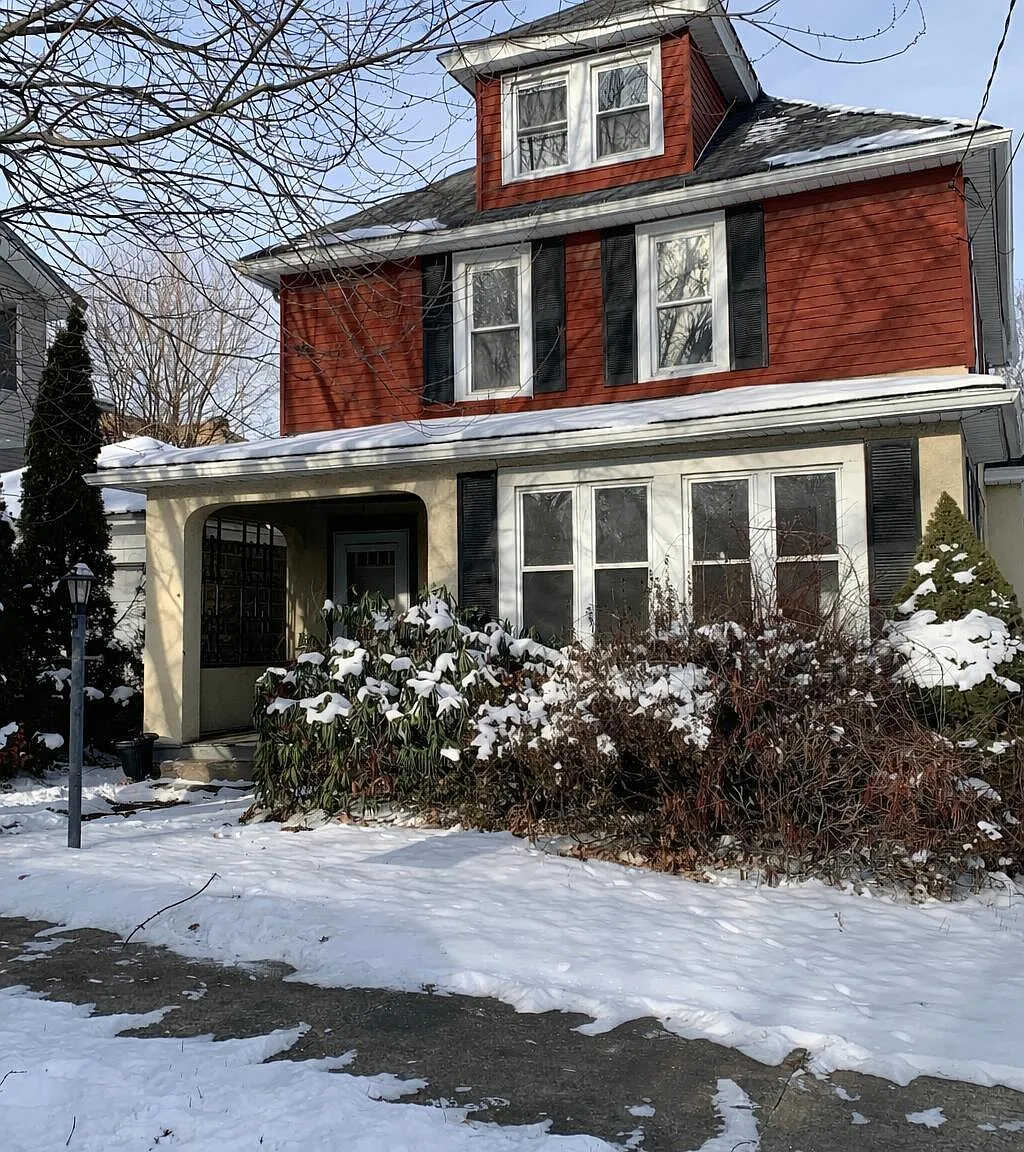 4 bed, 1.0 bath, 1800 sqft, $2,000 — Photo 1