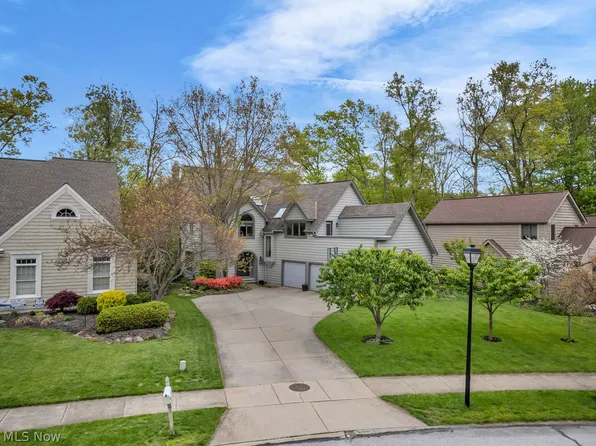 29232 Inverness Dr, Bay Village, OH 44140