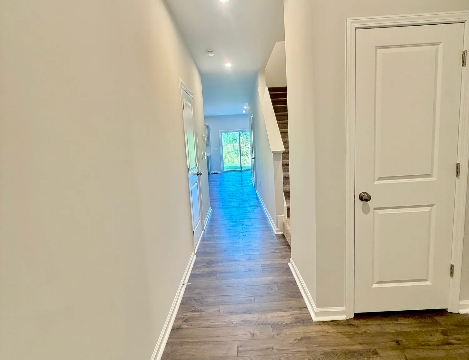 3 bed, 2.5 bath, 1400 sqft, $1,850 — Photo 2