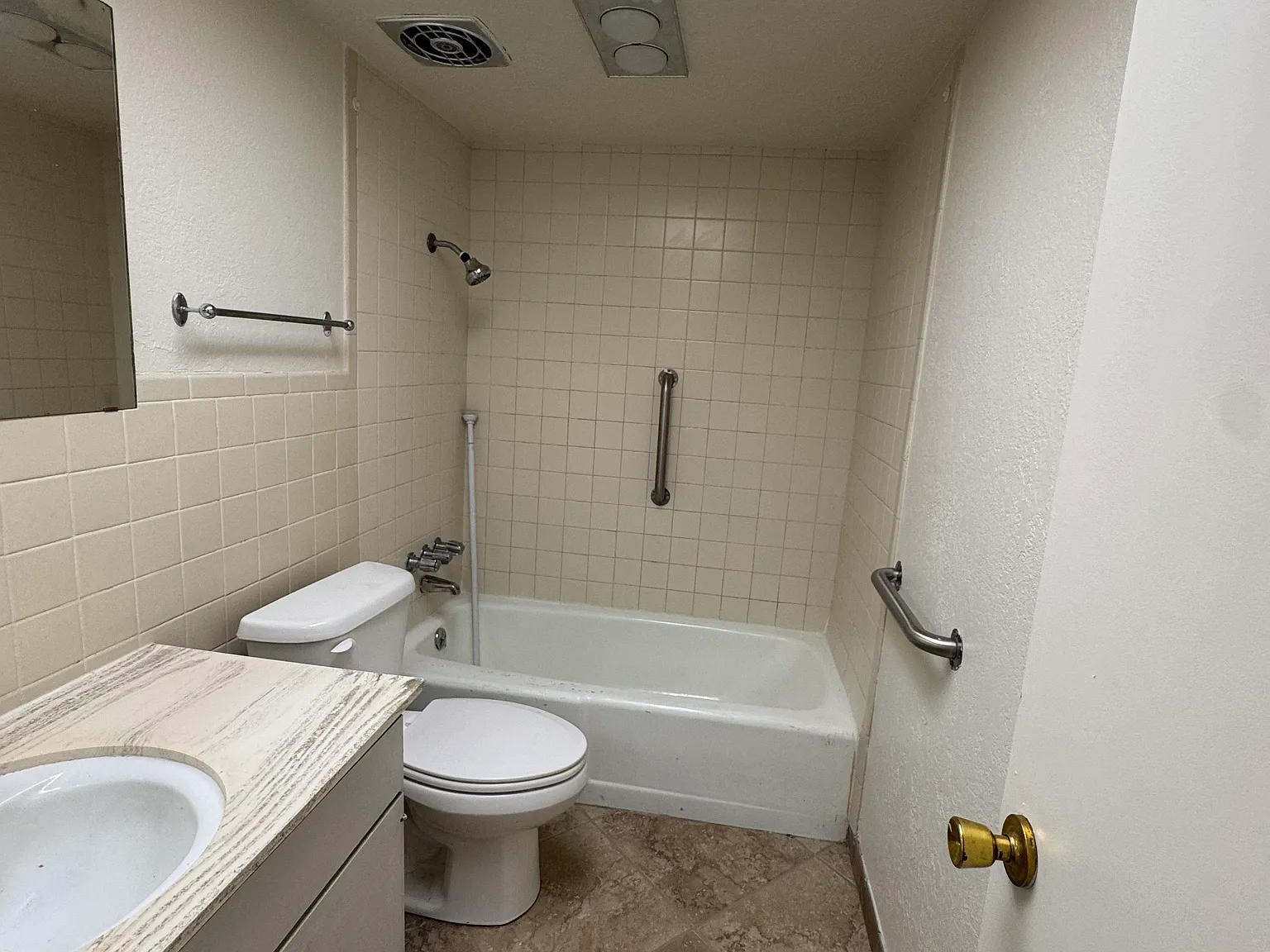 2605 Ridgeway Ct — Photo 3