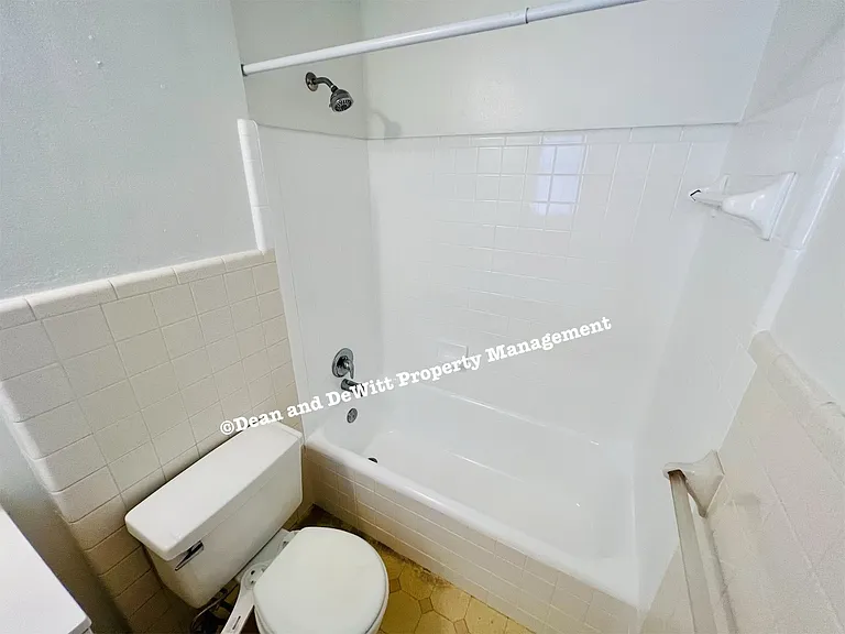 1233 Oak St NE #7 — Photo 10