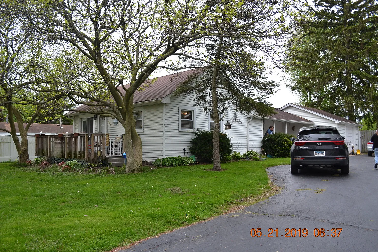 580 S Villa Ave photo 1