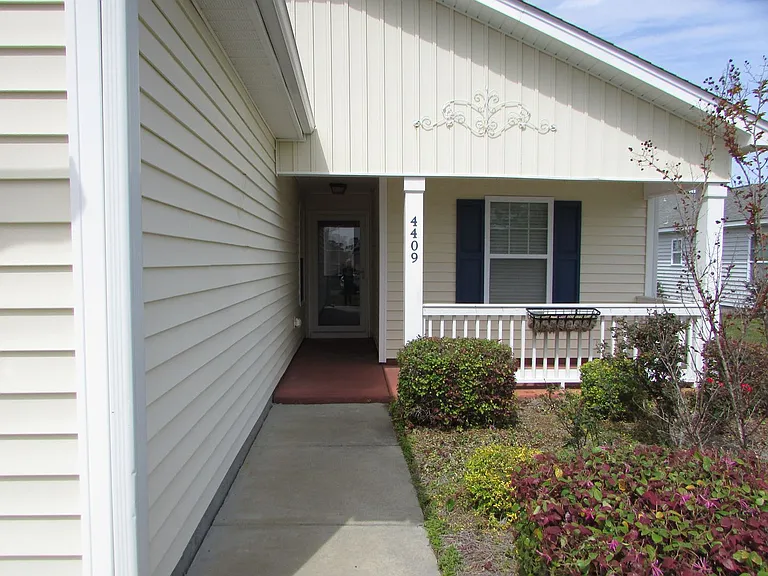 4409 Southern Pine Dr SE — Photo 1