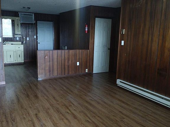 2nd image of 819 McFarland St #4