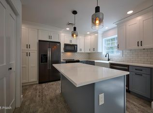 110 Forest View Dr, Hawley, PA 18428