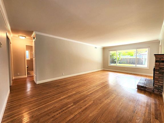 3rd image of 415 Durham St