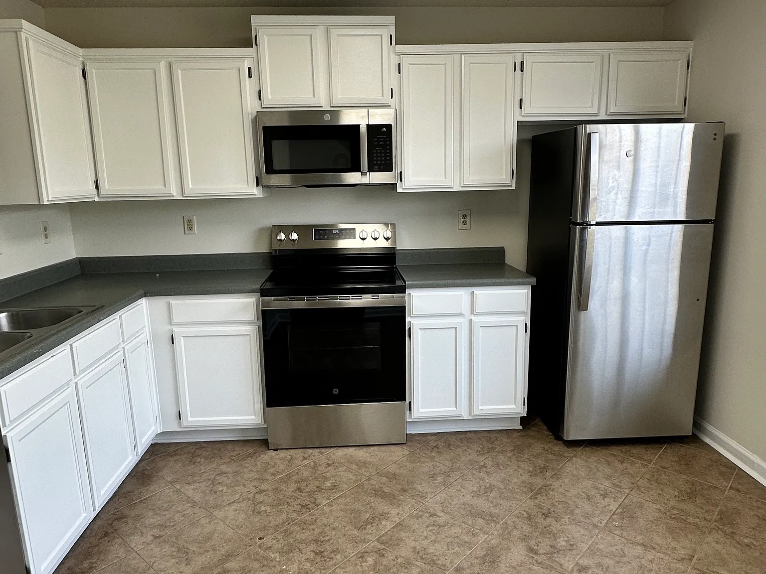 597 Rasco Rd E — Photo 4