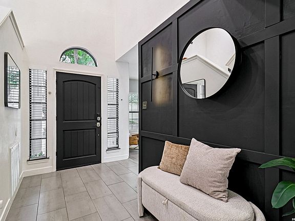 3rd image of 15115 Oak Briar