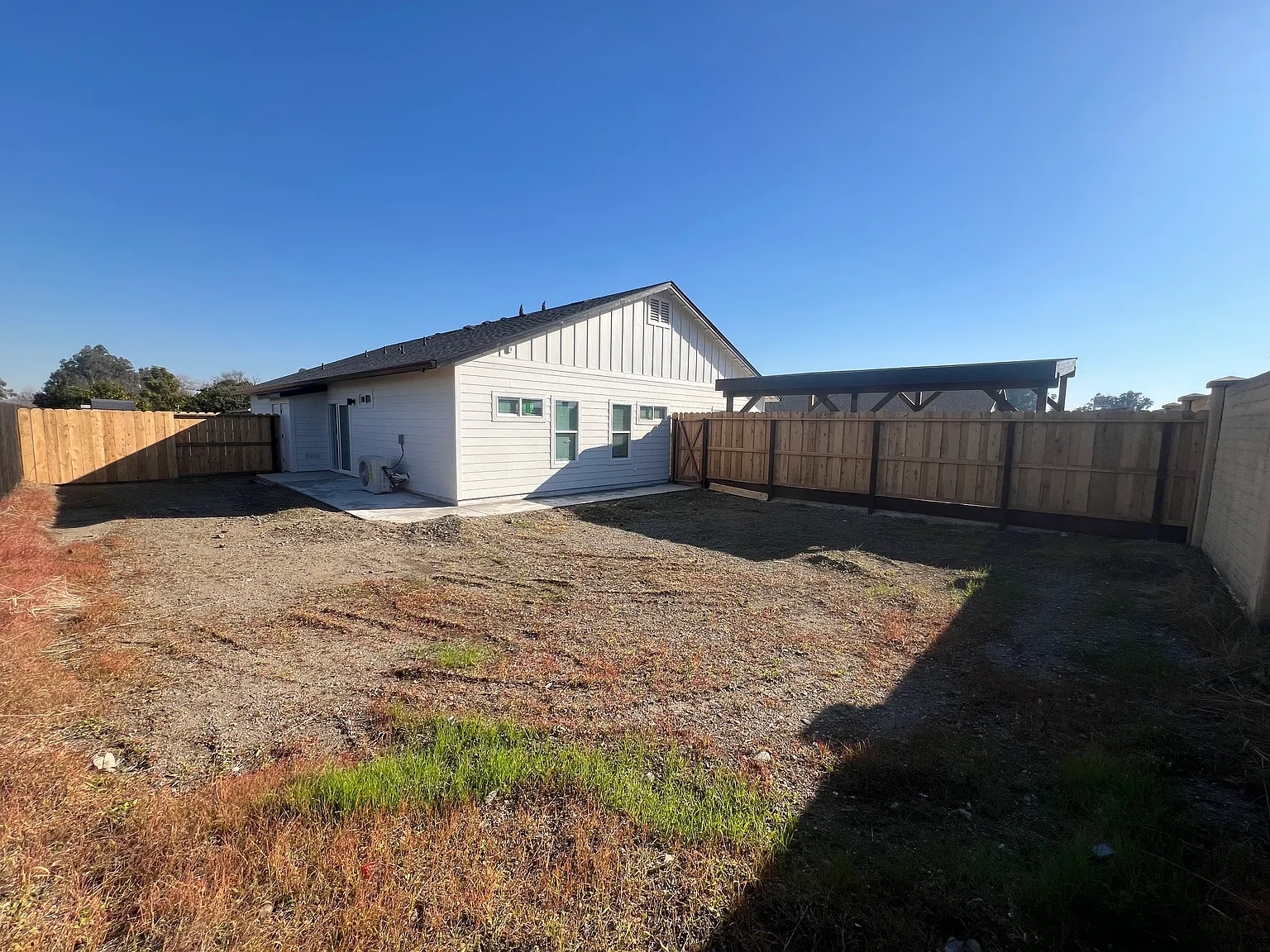 3 bed, 1200 sqft, $2,100 — Photo 4