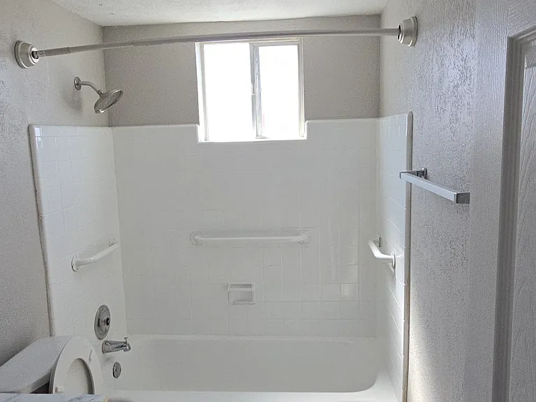 7146 N 57th Ave — Photo 9